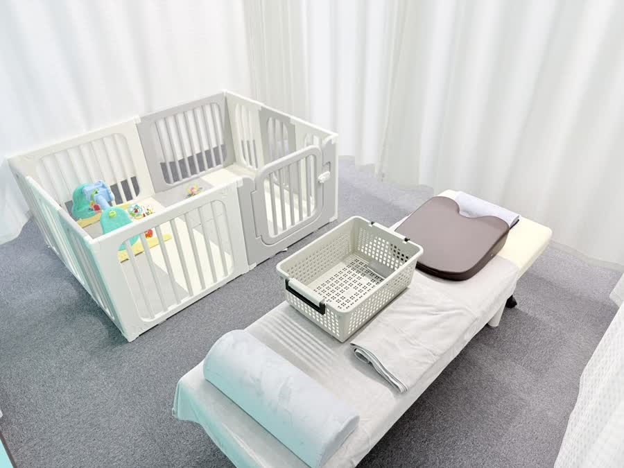 キッズルーム完備の施術スペース
