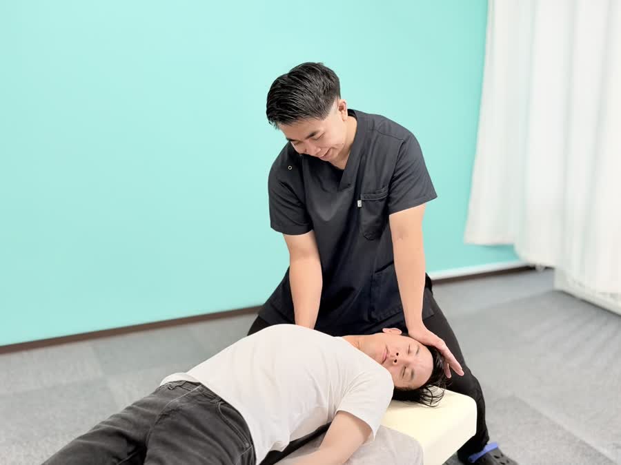 首の矯正施術