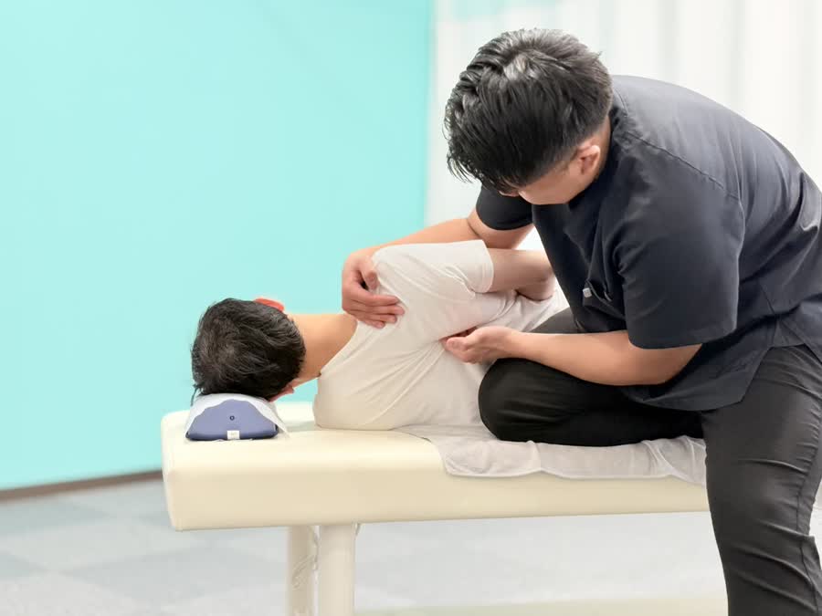 肩甲骨はがしの施術